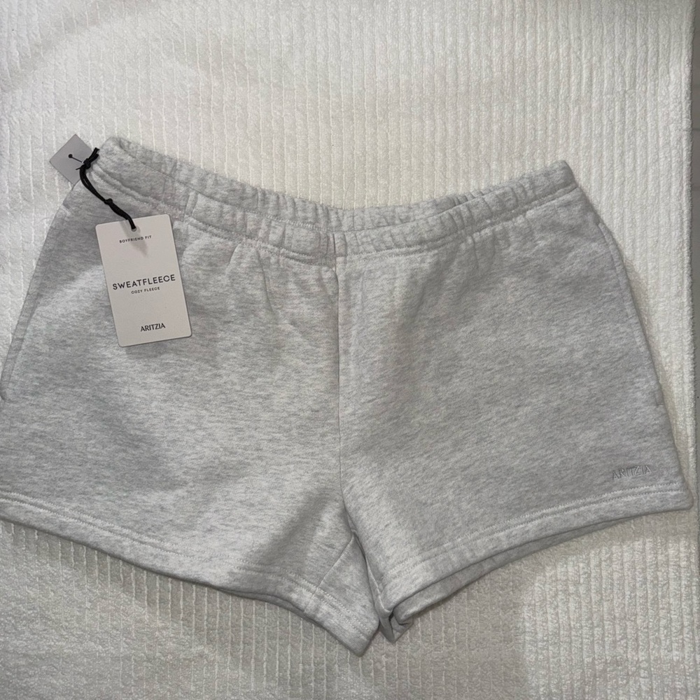 NWT Aritzia Sweatfleece Shorts - Heather Cloud White - Size M
